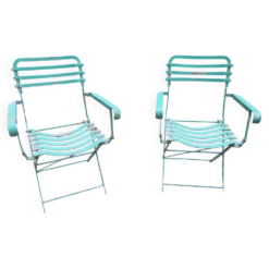 Paire de chaises de jardin en fer peint, vintage et patinées des années 50.