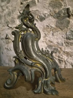Paire de chenets anciens en bronze français, style Louis XV, vers 1880–1900