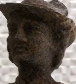 Paire de chenets anciens en fonte Bustes néo-Renaissance France fin XIXᵉ