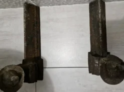 Paire de chenets anciens en fonte Bustes néo-Renaissance France fin XIXᵉ