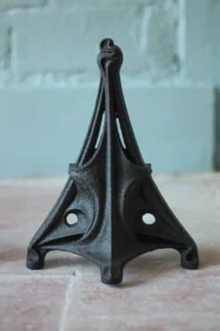 Paire de chenets Art Nouveau en fonte dans le style Hector Guimard, déco