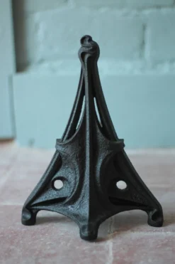 Paire de chenets Art Nouveau en fonte dans le style Hector Guimard, déco