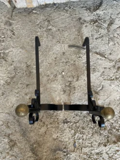 Paire de Chenets Cheminée Fer Forgé Volutes + Têtes Boule Laiton Vinta