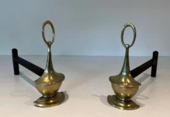 Paire de chenets en bronze de style néoclassique en forme de lampe à huile