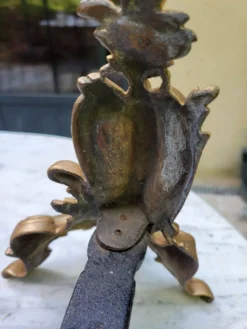 Paire de chenets en bronze doré Louis XV
