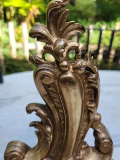 Paire de chenets en bronze doré Louis XV
