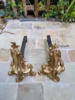 Paire de chenets en bronze doré Louis XV