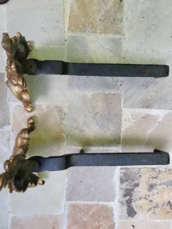 Paire de chenets en bronze doré Louis XV