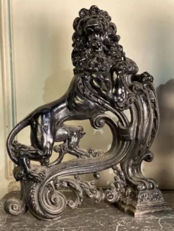 Paire de chenets en fonte
