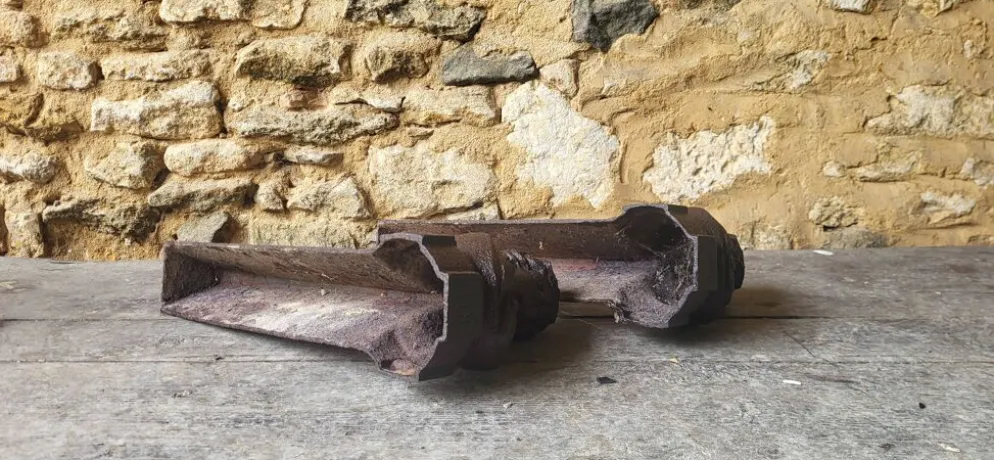 Paire de chenets en fonte XIXème