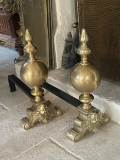 Paire de chenets en laiton