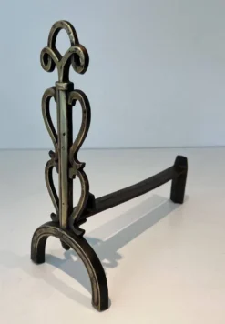 Paire de Chenets en Laiton et Fer Forgé à Flambeaux à Triple Volute et Mont
