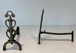 Paire de Chenets en Laiton et Fer Forgé à Flambeaux à Triple Volute et Mont