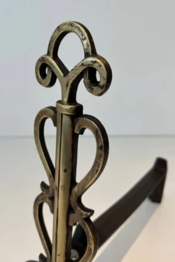 Paire de Chenets en Laiton et Fer Forgé à Flambeaux à Triple Volute et Mont