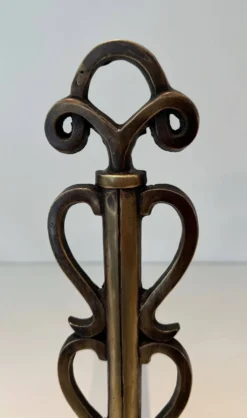 Paire de Chenets en Laiton et Fer Forgé à Colonnes de Volutes et Bases Arqu