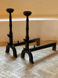 Paire de chenets, landiers en fonte fer, XIX° siècle