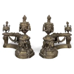 Paire de chenets Louis XVI en bronze aux pots à feu