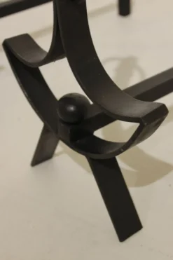Paire de chenets moderniste en fer forgé