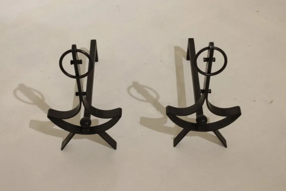 Paire de chenets moderniste en fer forgé
