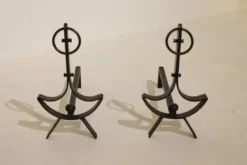 Paire de chenets moderniste en fer forgé
