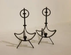 Paire de chenets moderniste en fer forgé