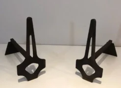 Paire de chenets modernistes en acier et fer forgé