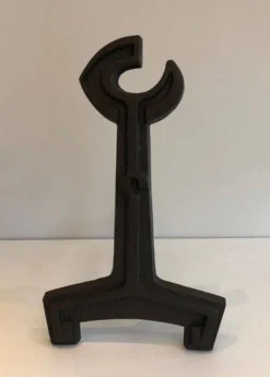 Paire de chenets modernistes en fonte et fer forgé