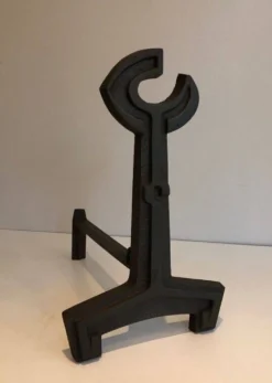 Paire de chenets modernistes en fonte et fer forgé