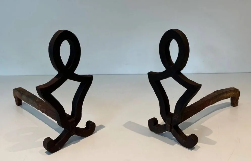 Paire de Chenets Modernistes en Fonte à Montants en Figure Stylisée, de Ray