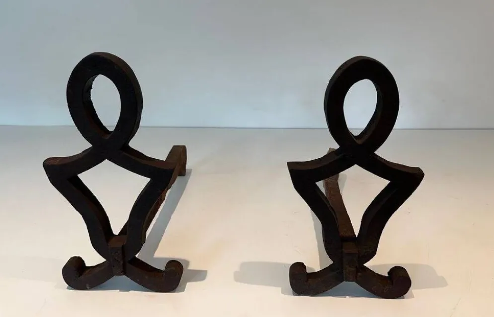 Paire de Chenets Modernistes en Fonte à Montants en Figure Stylisée, de Ray