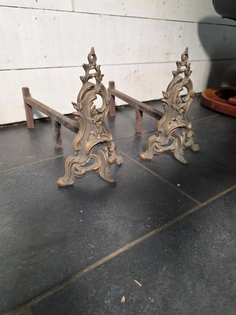 Paire de chenets style Louis XV en bronze