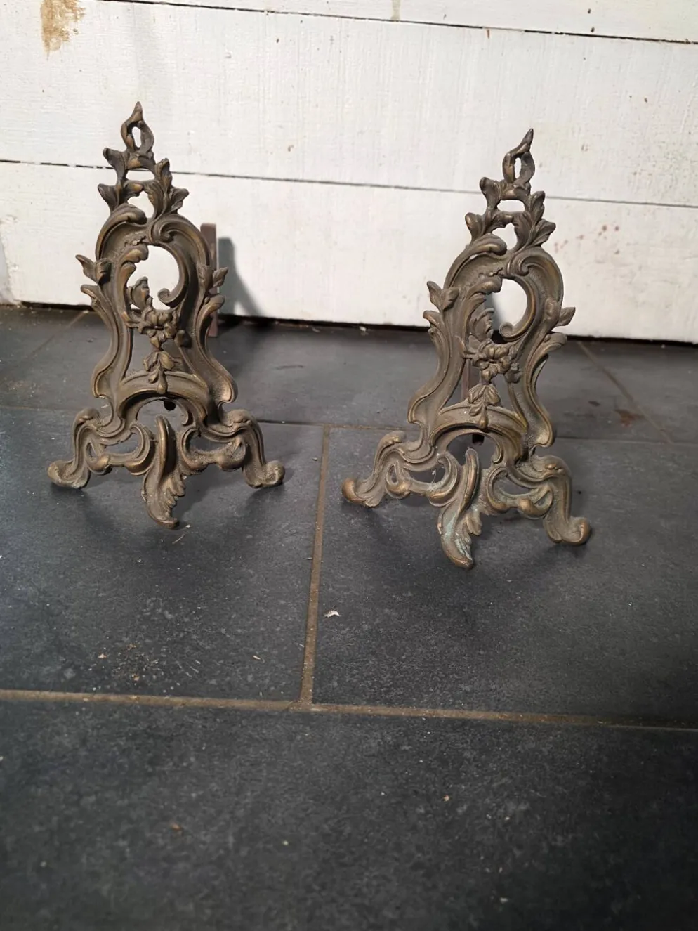 Paire de chenets style Louis XV en bronze