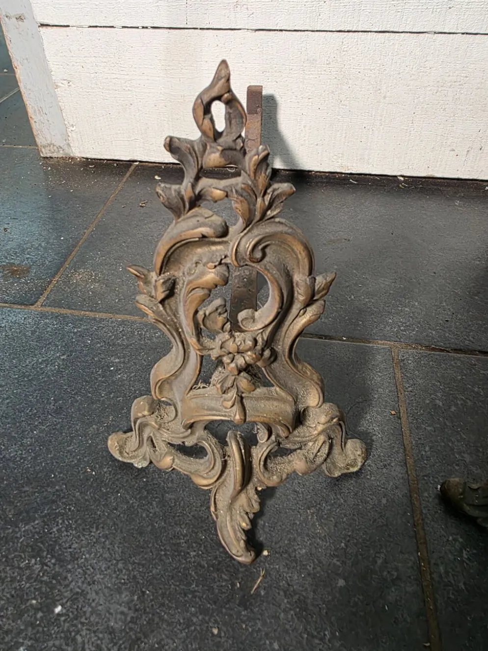 Paire de chenets style Louis XV en bronze