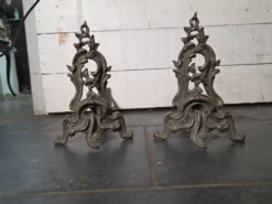 Paire de chenets style Louis XV en bronze