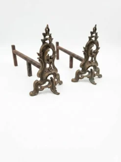 Paire de chenets style Louis XV en bronze