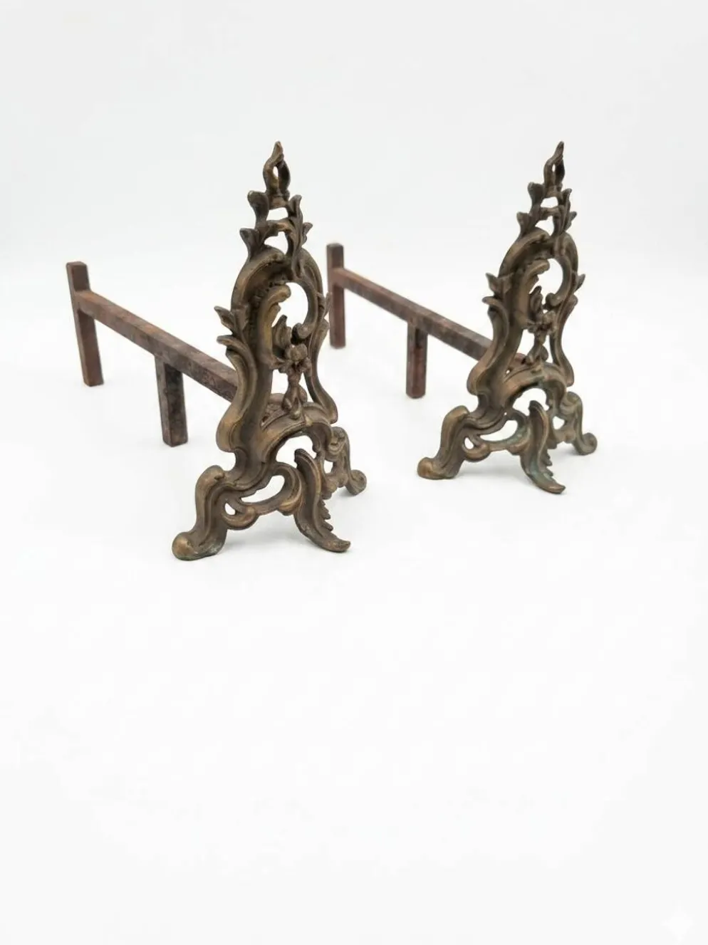 Paire de chenets style Louis XV en bronze