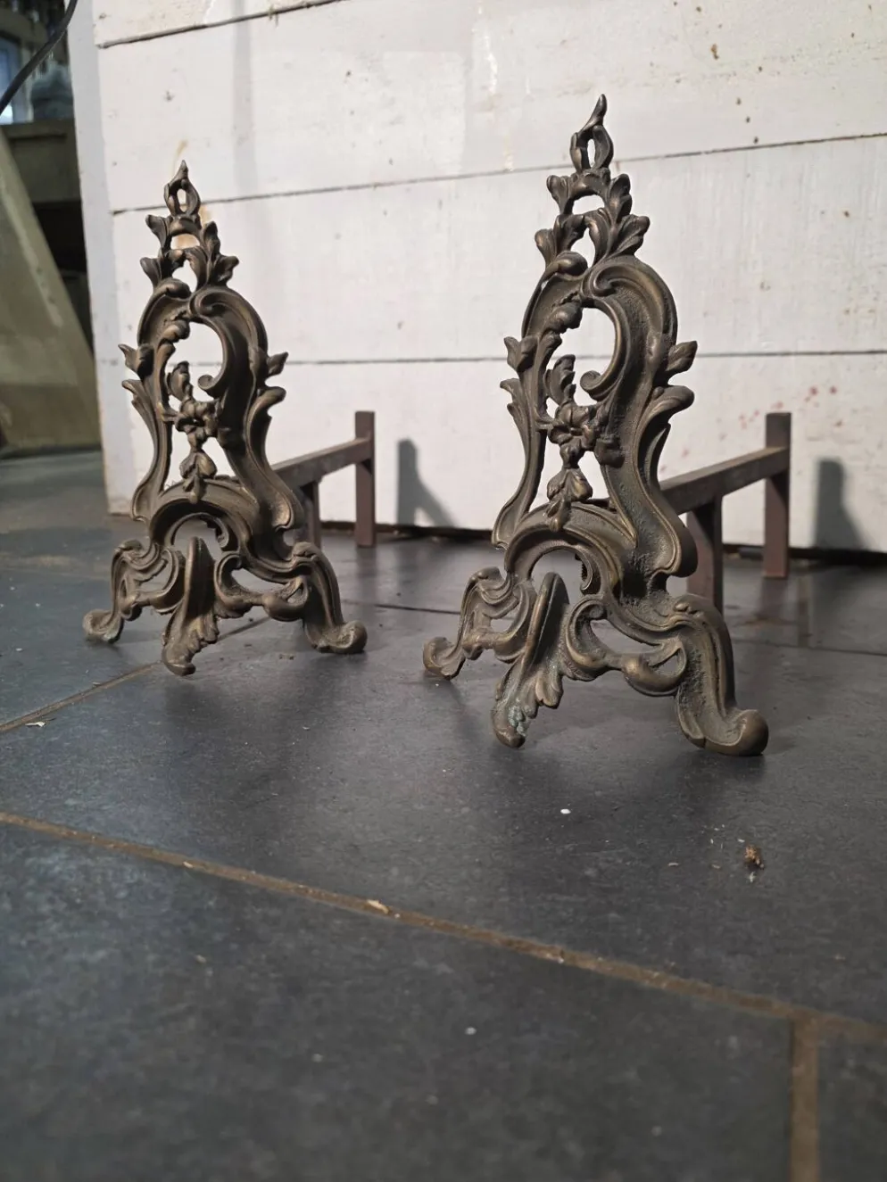 Paire de chenets style Louis XV en bronze