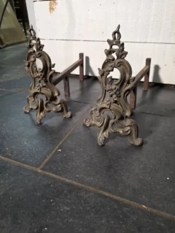 Paire de chenets style Louis XV en bronze