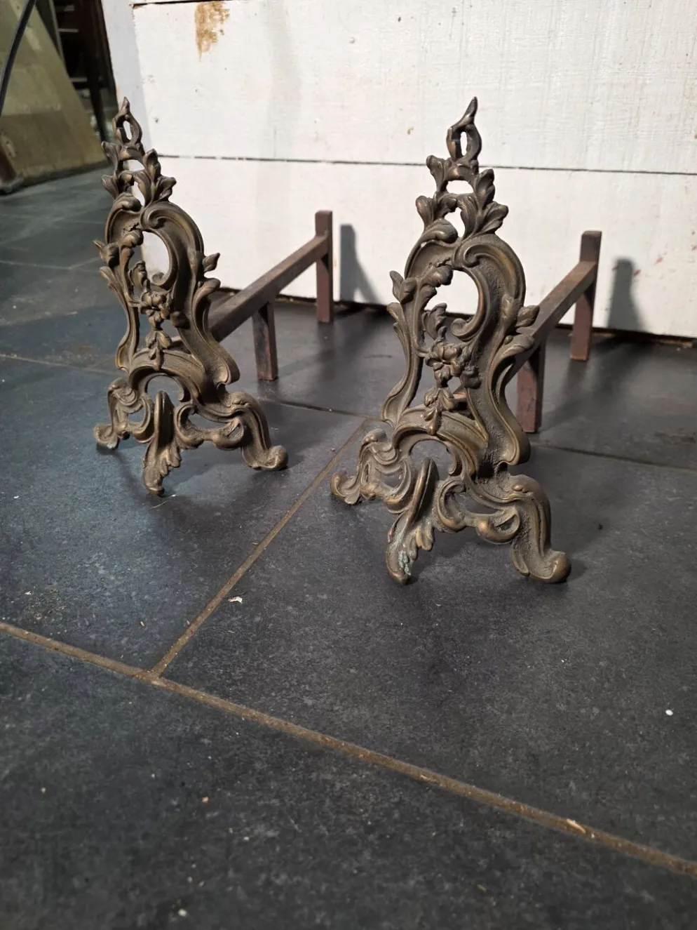 Paire de chenets style Louis XV en bronze