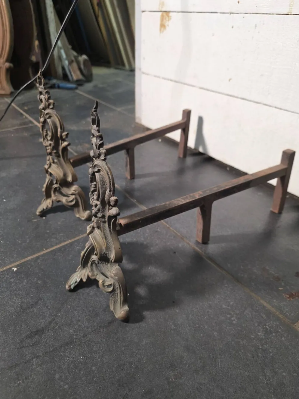 Paire de chenets style Louis XV en bronze