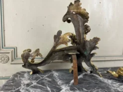 Paire de chenêts en bronze ciselé et doré d'après un modèle de Jacques Caffieri, Paris XIXème