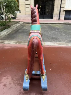 Paire de chevaux anciens asiatiques en bois – Début XXe siècle
