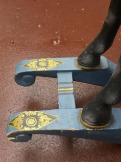Paire de chevaux anciens asiatiques en bois – Début XXe siècle
