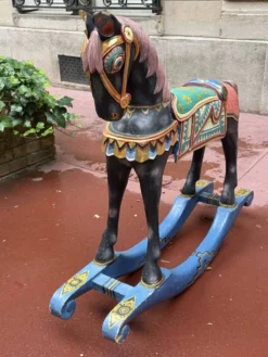 Paire de chevaux anciens asiatiques en bois – Début XXe siècle