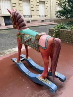 Paire de chevaux anciens asiatiques en bois – Début XXe siècle