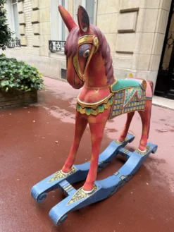 Paire de chevaux anciens asiatiques en bois – Début XXe siècle