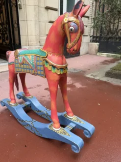 Paire de chevaux anciens asiatiques en bois – Début XXe siècle