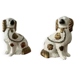 Paire de chiens en céramique Staffordshire – Angleterre, XXe siècle
