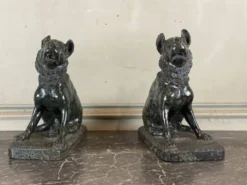 Paire de chiens en serpentine d’après le chien de Jennings