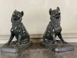 Paire de chiens en serpentine d’après le chien de Jennings